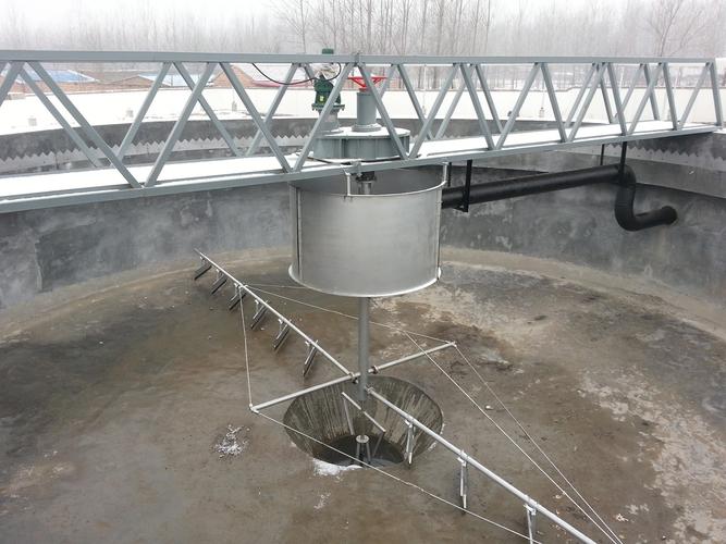 污水處理廠(chǎng)中心傳動(dòng)刮吸泥機(jī)